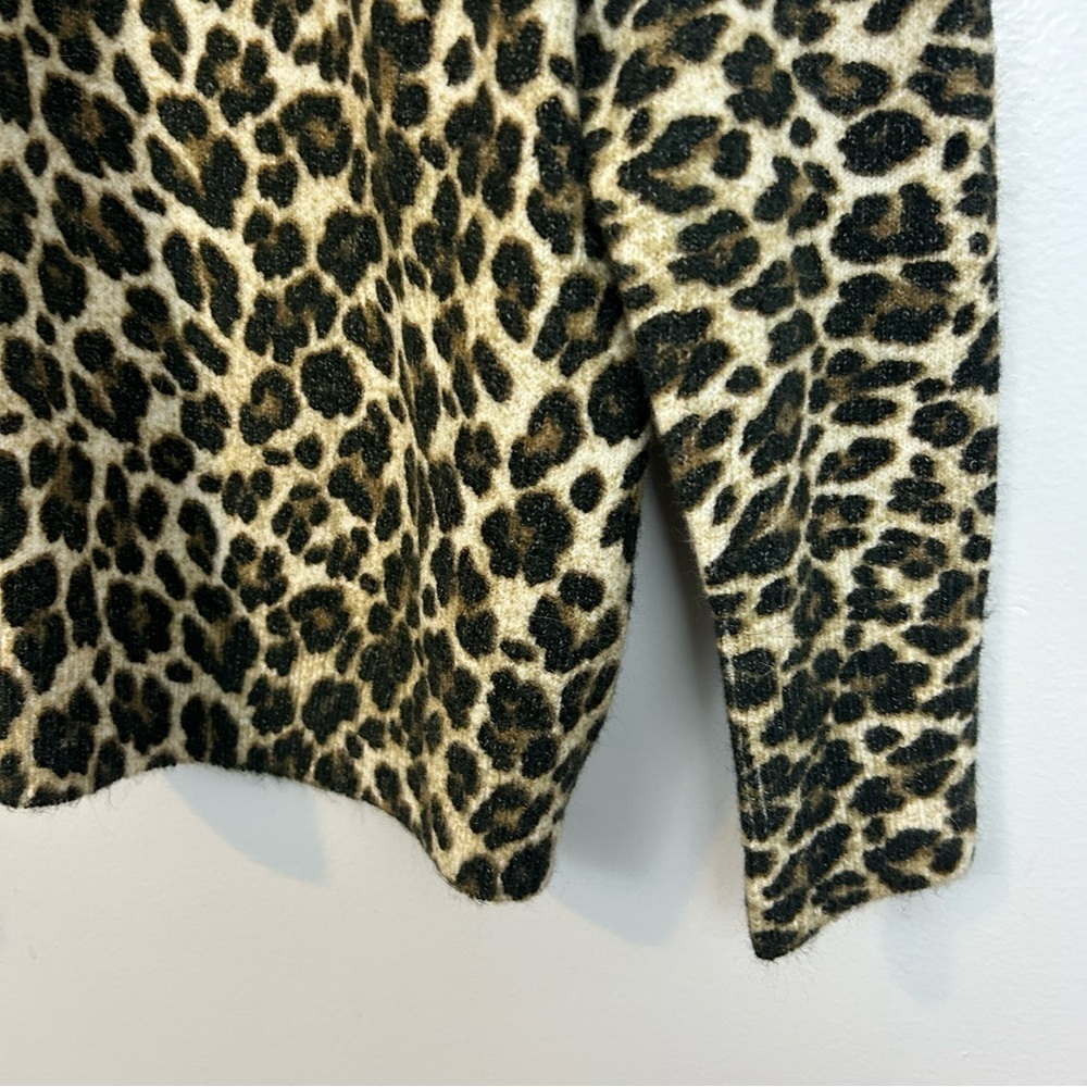 NWT CeCe Leopard Animal Print Pullover Crewneck Sweater Size Small - Picture 9 of 10